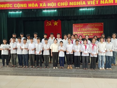 ảnh thưởng học sinh THCS.jpg